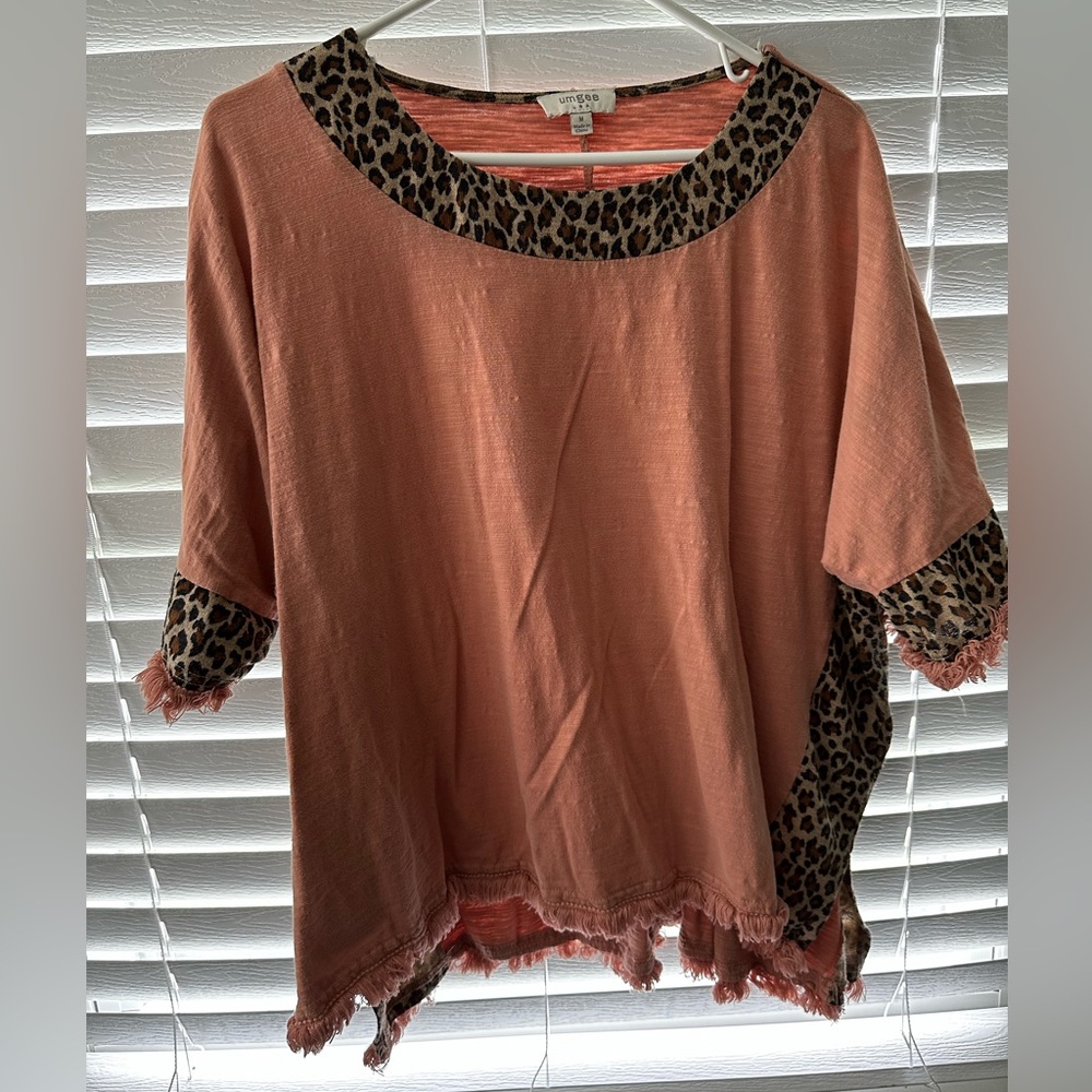 Orange/ Cheetah Umgee top. Size medium